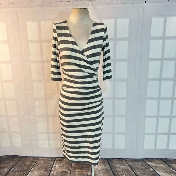 🔥🔥5 for $25🔥🔥 Nicole miller gray white striped ruched long sleeve bodycon dress - Picture 3 of 11